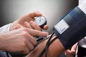 Presión arterial alta al estar acostado: un vínculo con un mayor riesgo de complicaciones en la salud cardíaca