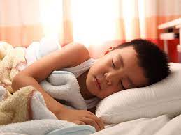 Patrones de sueño de los niños se mantienen estables antes de la adolescencia: Nueva investigación